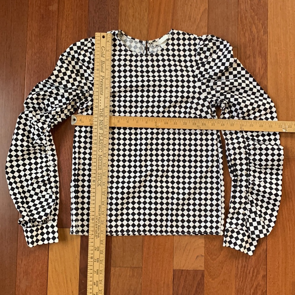 Snake diamond check black & white puff sleeve w silver studs.